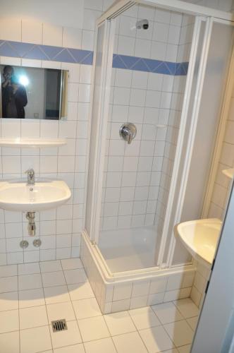 Quadruple Room image 4