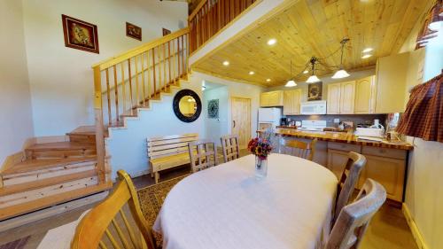 廚房, The Cedars Country Cottage, Solitude, Amazing Night Skies!! in 布蘭丁