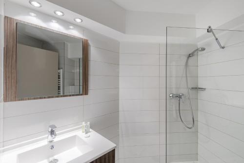 Family Studio (2 Adults + 2 Children)