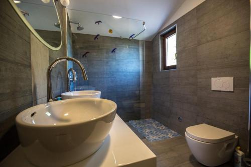 Three-Bedroom House image 10