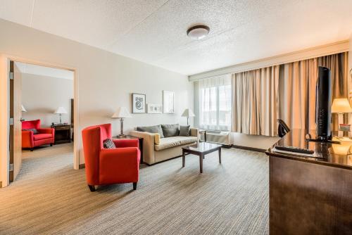 1 twin bed, 1 sofa bed