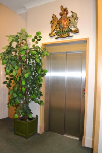 Garden Court Hotel - image 10