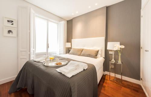  Santa Ana Plaza by Madflats Collection, Pension in Madrid