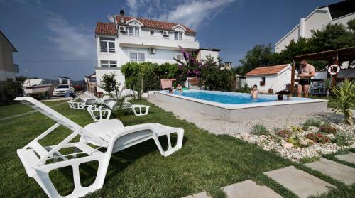 One-Bedroom Apartment with Pool View