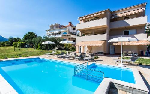 Apartments Viktorija 2 - image 10