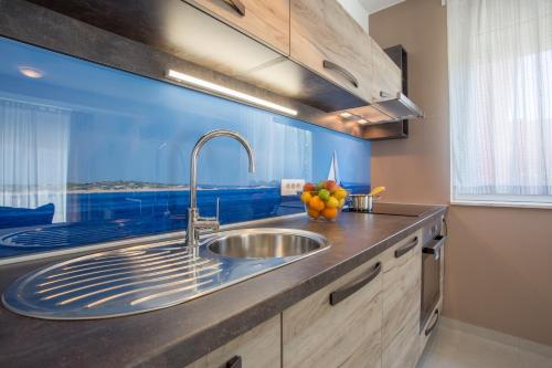 Apartment with Pool View