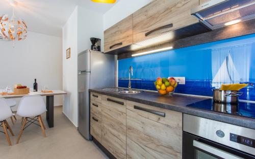 Apartments Viktorija 2 - image 12