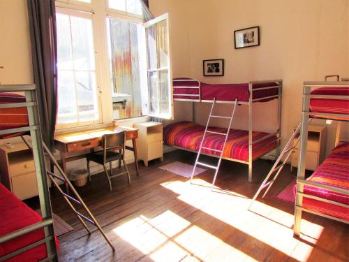1 bunk bed