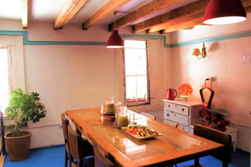 Kitchen, Casa Volante Hostal in Valparaiso