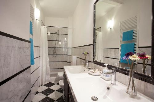 Carmine Suite - main image