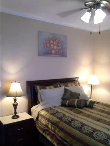 JARVIS West Blvd 6BD Villa by Edgewater Park & Downtown