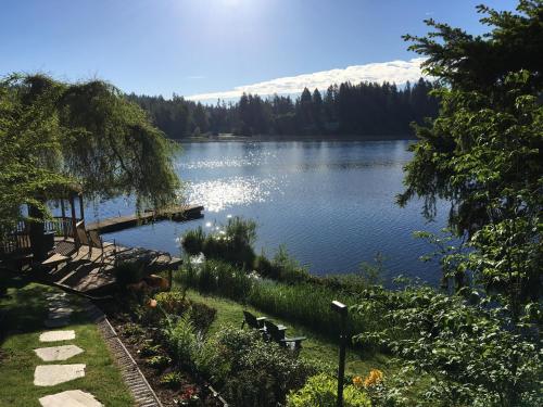 Cottage Lake Bed and Breakfast - Accommodation - Woodinville