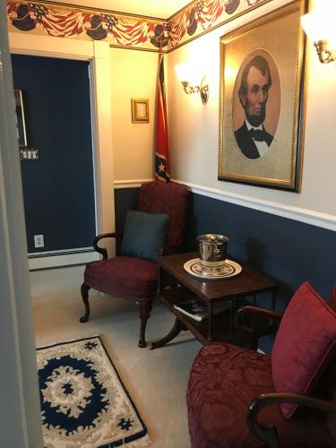 A Williamsburg White House Inn - image 9