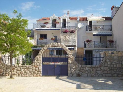 Apartments by the sea Jezera Murter - 5057 Jezera 