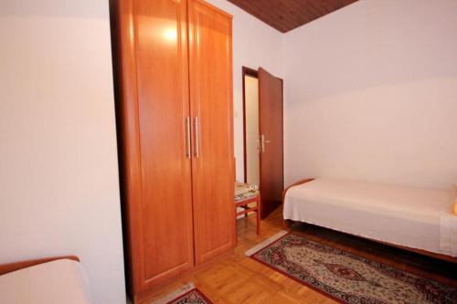 Apartments by the sea Vis - 2457