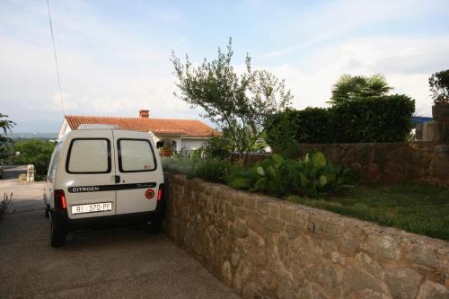  Apartment Njivice 407a in Njivice