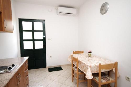 Apartments with a parking space Pag - 6291