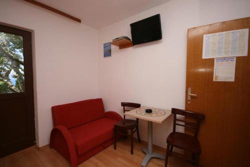 Studio with Balcony and Sea View image 3