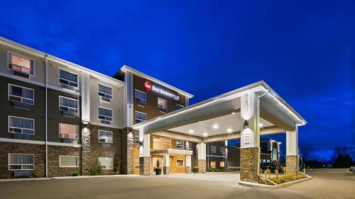 Lacombe Hotels