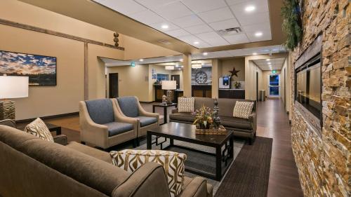 Best Western Plus Lacombe Inn and Suites