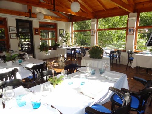 Hotel Restaurante Marroncin in กังกาส เดล นาร์เซอา