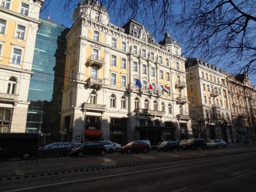 Erzsebet Boulevard Apartment - image 13