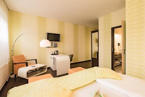 Retro Design Hotel - image 5