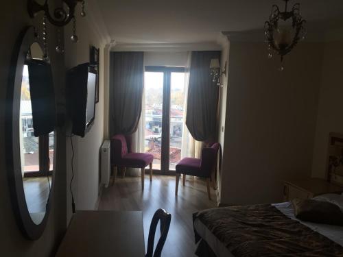 Double or Twin Room with Sea View image 7