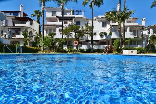  Apartamentos y casas SERINAMAR- Banús, Marbella, Pension in Marbella