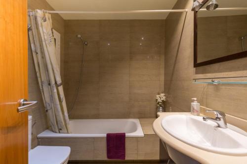 ApartEasy - Family Apartment Sant Antoni, Barcelona (fotografie 9)