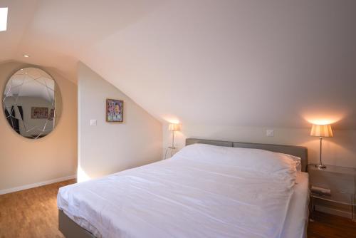 Maisonette Two-Bedroom Apartment with Kitchenette and Balcony