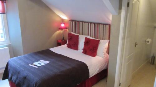 Monties Guest House - image 11