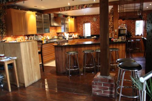 Tonge Barn - image 7