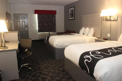 Paris Inn & Suites - image 2