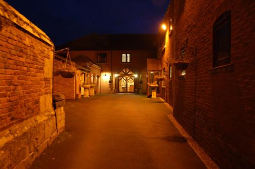 Albright Hussey Manor Hotel - image 12