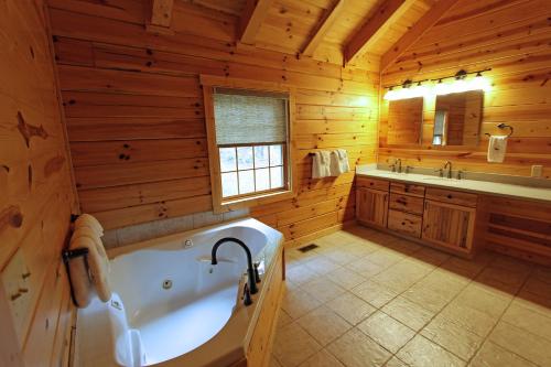 Big Pine Lodge In Hocking Hills In Oh