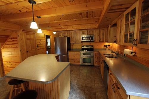 Big Pine Lodge In Hocking Hills In Oh