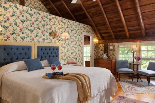 Inn at The Round Barn Farm - image 6