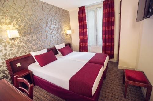 2 twin beds