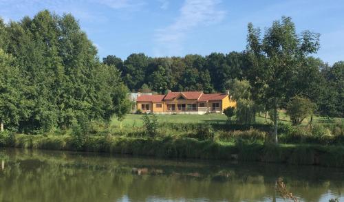 Gite des étangs de Bairon et ses environs gîte à louer Tannay