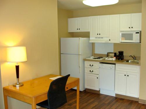 ห้องครัว, Extended Stay America Suites - Piscataway - Rutgers University in ปิสกาตาเวย์ (NJ)