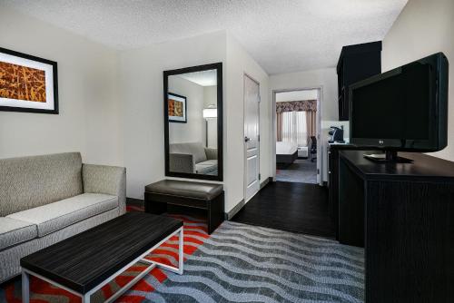 Holiday Inn & Suites College Station-Aggieland, an IHG Hotel