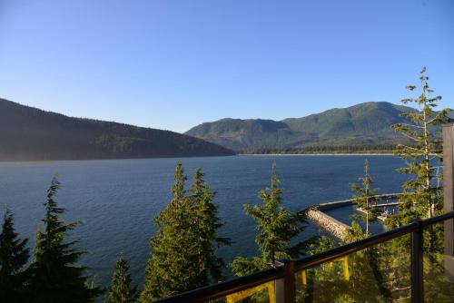 Apkārtne, Bjørn Holm in Port Renfrew (BC)