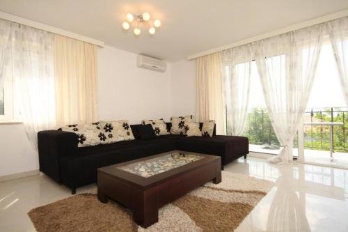 Apartments with a parking space Icici Opatija - 7785 Ičići 