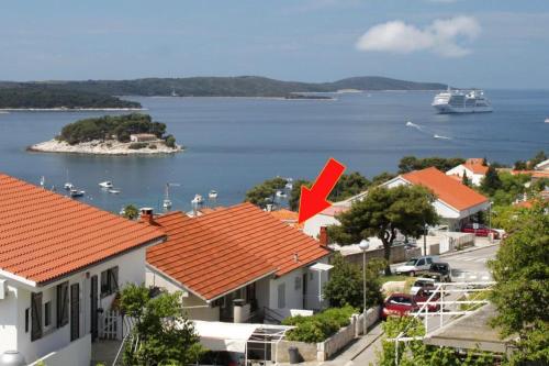 Apartments with a parking space Hvar - 8769