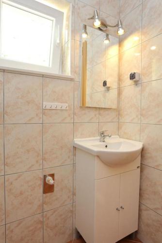Apartments with a parking space Trstenik, Peljesac - 10109