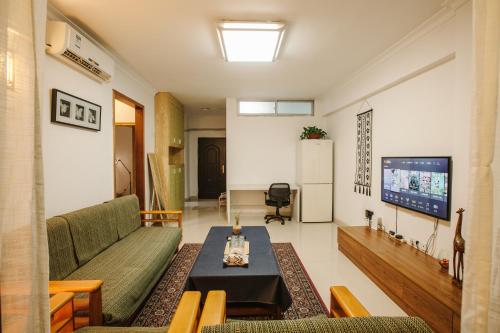 . Shenzhen North Railway Station Three-Bedrooms Apartment