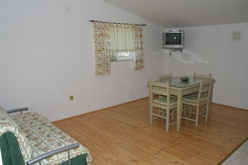Family friendly apartments with a swimming pool Promajna Makarska - 2691 - image 2