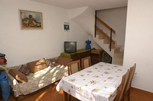 Apartments with a parking space Bol Brac - 2892 - image 7