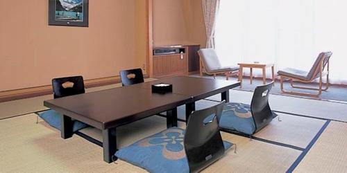 Itoen Hotel Itoen Hotel is a popular choice amongst travelers in Atami, whether exploring or just passing through. The property features a wide range of facilities to make your stay a pleasant experience. Service